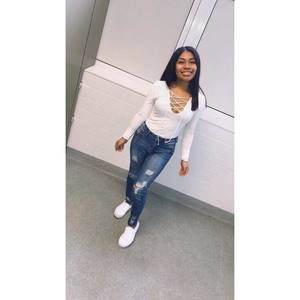 Meet your Posher, Adamari